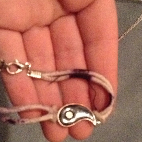 Necklace and bracelet set - Picture 2 of 3